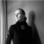 Erfahrene Lehrkraft unterrichtet mit viel Freude und Leidenschaft: Schwerpunkt Deutsch, DAF, Geschichte und Politik.